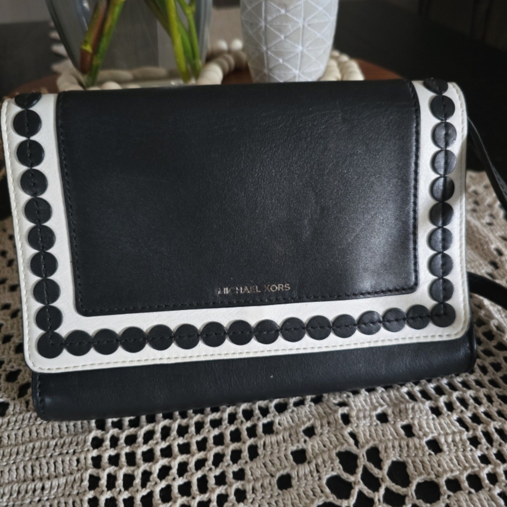 Michael Kors Black and White Women's Crossbody Bag